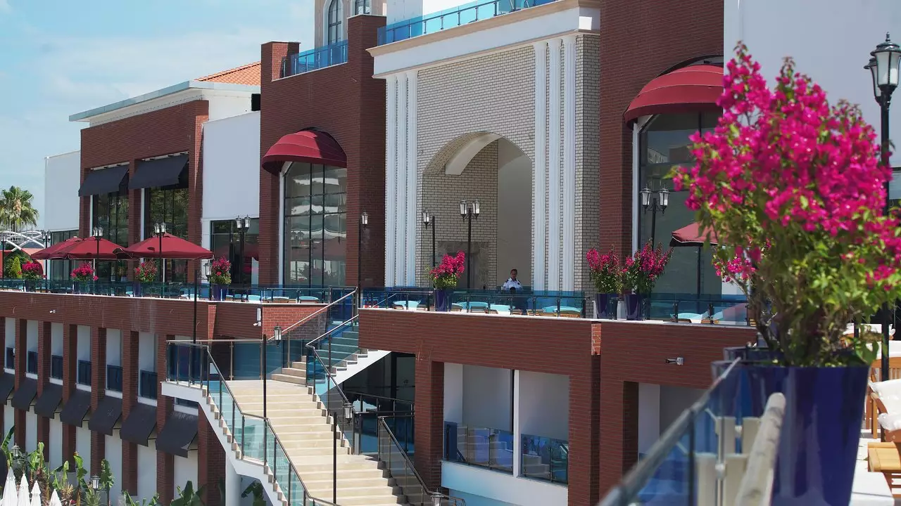 کلوب  اکوا پالازا